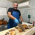 U Mrčajevcima niko ne ostaje gladan: Pod Timotijevića hrastom čuva se tradicija dobrog pečenja