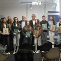 Podrška znanju, radu i talentu Nagrađeni najbolji učenici i nastavnici iz Malog Zvornika (foto)