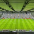 Dve tribine i dve stene - Zvezda na najskupljem stadionu u Portigaliji