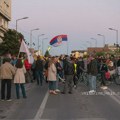 Građani Zrenjanina blokirali magistralu zbog privođenja aktivista i navoda o ponižavanju sugrađanke u policiji STOP represiji…