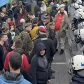 VIDEO: Protest zborova u Resniku zbog napada na aktiviste, prisutna i policija