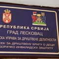 „Pravnikov sin svakodnevno radi u kancelariji, a nije zaposlen“?! Šefica Odeljenja tvrdi da su to zlurade informacije