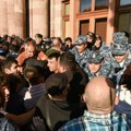 Jerevan: Policija hapsi demonstrante koji traže ostavku Pašinjana