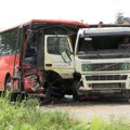 Sudar autobusa i kamiona kod Obrenovca - jedna osoba poginula, 20 povređeno