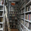 Biblioteka zatvora na Klisi dobila 100 knjiga na poklon