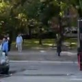 Sudarili se autobus i automobil na Vidikovcu: Saobraćaj obustavljen, srča i delovi vozila svuda po putu (foto, video)