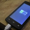 Ovi jednostavni trikovi će vam produžiti trajanje baterije i do tri puta Samo isključite ove opcije, i telefon će vam prodisati…
