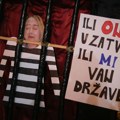 Studenti, profesori i građani sinoć u Novom Pazaru zatražili ostavku uprave DUNP