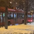 (Video) "Ovo sam video samo dva puta" Zaledila se kontaktna mreža od centra Beograda do Medakovića: trole ne idu, formirale se…