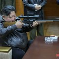 Kim Džong Un poveo ćerku u streljanu: Obišli fabriku, pa testirali oružje (foto)