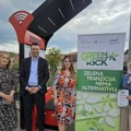 Solarna klupa privlači pažnju građana