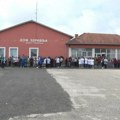Podrška za uhapšene direktore: Srbi sa KiM zaposleni u zdravstvu i prosveti nastavili proteste