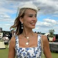 Svi gledali samo u nju! Bogata Srpkinja dominira na trkama u Engleskoj: Istakla figuru u korset haljini, a na vratu nosi…