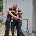 Tini i Nini Jovanović iz sela Kijevčiće kod Leposavića se obnavlja dom zahvaljujući Kancelariji za KiM FOTO