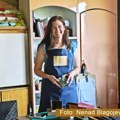 Žena koja je napustila stalni posao i postala sarač