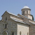 Misija KFOR: Počelo postepeno uključivanje pripadnika kosovske policije u bezbednosnu strukturu oko manastira Visoki Dečani