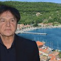 Voli da uživa za sve pare! Zdravko Čolić leto provodi na Visu: Šeta uskim uličicama kao sav normalan svet, turisti ga…