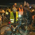 Studenti i predstavnici liste dočekani u Crvenki uz vatromet i aplauze - građani se fotografišu sa Srdanovićem
