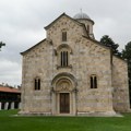 Kurtijevci šire gnusne laži o srpskoj svetinji Stigla reakcija iz manastira Visoki Dečani
