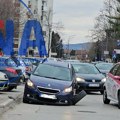 Žestok sudar u Čačku na Ljubić keju: Od siline udara na pežou odvalio se točak (FOTO)(VIDEO)