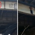 Dečko "visi" na Brankovom mostu, prolaznici šokirani: Poznata voditeljka snimila sve