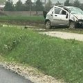 Teška saobraćajna nezgoda kod Nove Pazove: Automobil potpuno smrskan