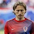 Žena slikala ćerku pre 25 godina, nije ni primetila da je u kadru Luka Modrić FOTO