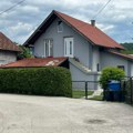 MUP: Uhapšen nasilnik iz Arilja, bivšu suprugu i komšinicu gurnuo sa terase