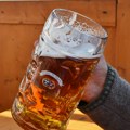 To se nisam nad’o: Saudijska Arabija uskoro dozvoljava točenje alkohola! Evo i gde će se služiti pivo i vino