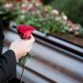 Sahranjen tinejdžer (16) iz Vlasotinca poginuo tokom vožnje mopeda: "Neka ga anđeli čuvaju, prerano je otišao"