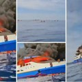 (Video) Haos, vatra guta trajekt! Turisti u panici skaču u vodu, šire se potresni snimci!