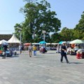 Peku se na asfaltu za svaku marku: Život bez izbora pod avgustovskim suncem