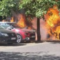 Za dlaku izbegnuta tragedija na Novom Beogradu! U kolima bili majka i dete, očevici opisali dramu u Bloku 70, čula se i…