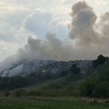 Najnoviji požar na nesanitarnoj deponiji nedaleko od Rekovca preveliki izazov za lokalnu samoupravu Samo da ne eksplodira