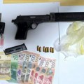 Pištolj sa prigušivačem i meci: Policija pretresla stan muškarca iz Obrenovca: Odmah usledilo hapšenje