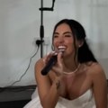 Britanka osvojila srca Srba! Na svadbi uzela mikrofon pa otpevala srpski hit: "Sad si naša" (video)