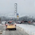 Srbija pod snegom: Vanredno u 11 opština, problemi sa strujom i saobraćajem