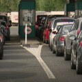 AMSS: Putnički automobili na prelazima Preševo i Sremska Rača oko pola sata