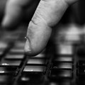 Istraživanje: U Srbiji trećina građana strahuje da bi AI mogao da im ugrozi posao