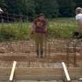 Glumac sam zida kuću na selu Ima privatan biznis i odlično zarađuje, a ne libi se nijednog posla - objavio snimak i oduševio…