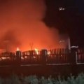 Buknuo požar u Vršcu, zapaljen poznati market: Meštani čuli detonacije, urušio se deo objekta (video)