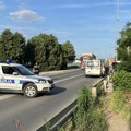 Automobil sleteo sa puta i udario u betonski stub: Jedna osoba poginula kod Mladenovca