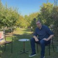 Vučić u duelu sa slikom Ilije Srdanovića i kamenom za kupus: SNS kandidat za premijera se raspravlja sa praznom stolicom