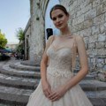 Natalia Gabrišova i „niške princeze“ predstavile balske haljine inspirisane Karlovim mostom