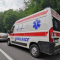 "Dečko leži, ne ustaje" Sudar automobila i motora na Vračaru, ima povređenih
