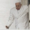 Papa Franja nema nameru da podnese ostavku, uverava da je dobrog zdravlja