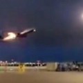 Užas na nebu! Avion poleteo, a onda se zapalio: Putnici snimili jeziv trenutak eksplozije iznad Toronta (video)