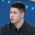 Miloš Pavlović, paradni student SNS-a