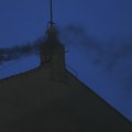Crni dim iz dimnjaka Sikstinske kapele, konklava nije izabrala novog papu