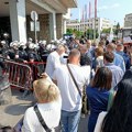 FOTO i VIDEO: Opozicija ušla u Skupštinu Novog Sada, gradonačelnik ih optužio da obmanjuju građane i studente